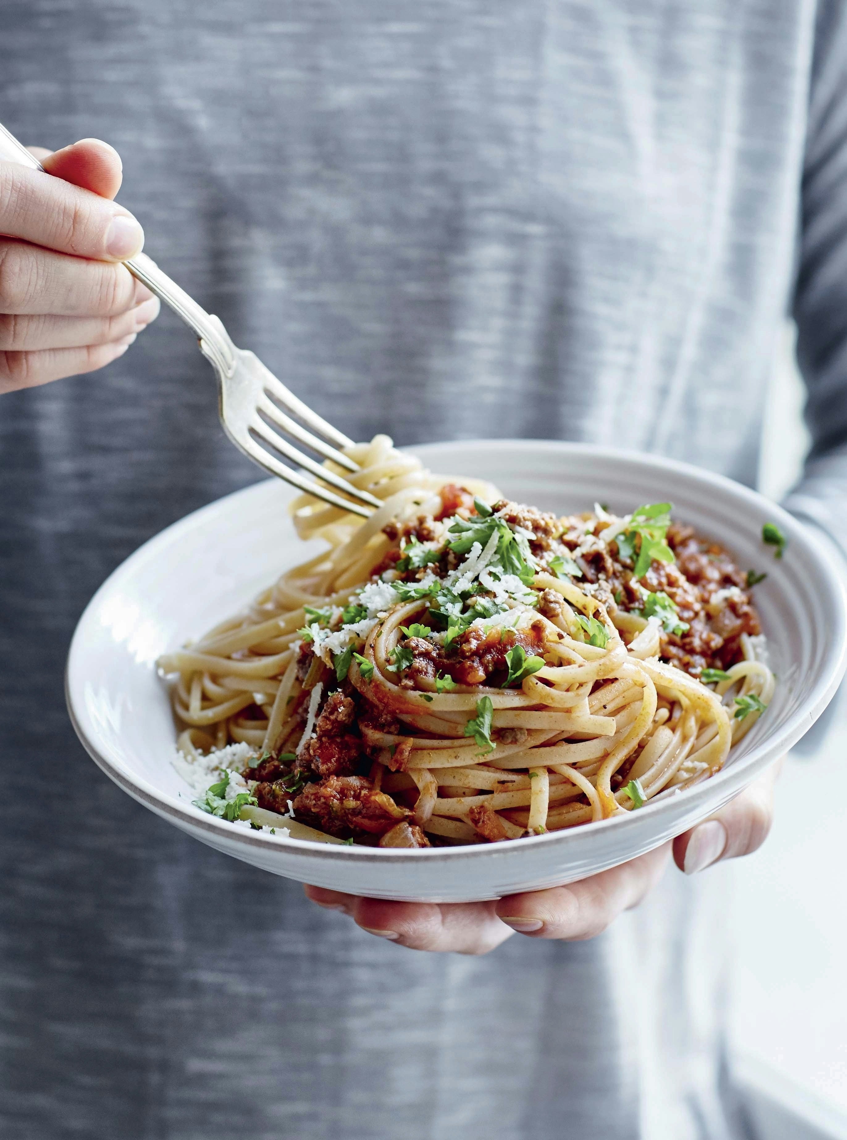 Spaghetti med kødsauce og ekstra grønt