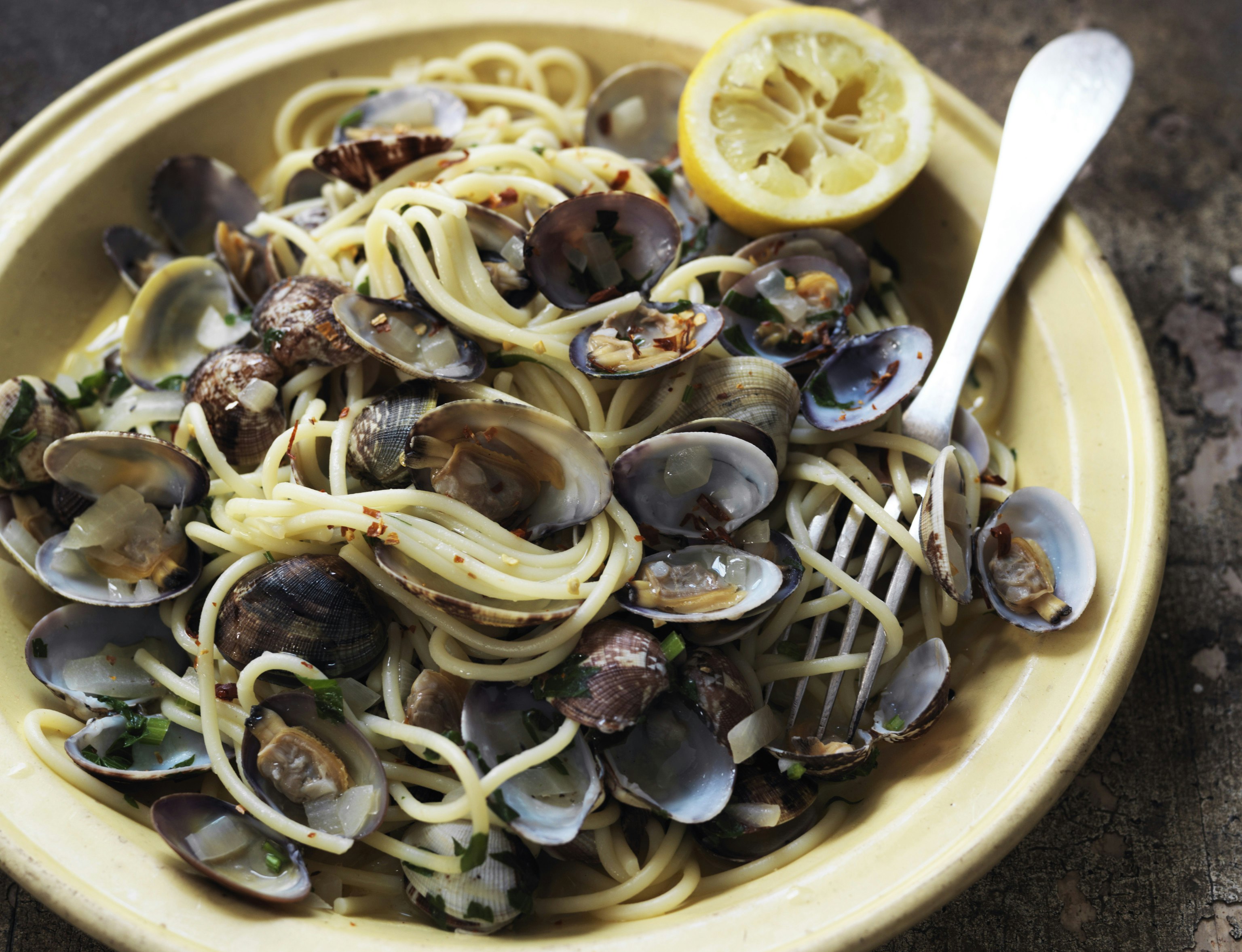 Spaghetti med muslinger og chili