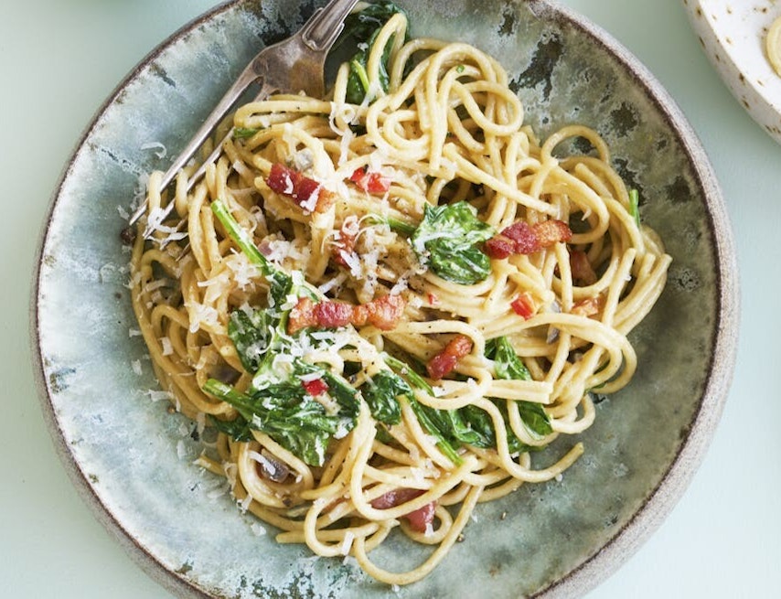 Spaghetti med pancetta og spinat
