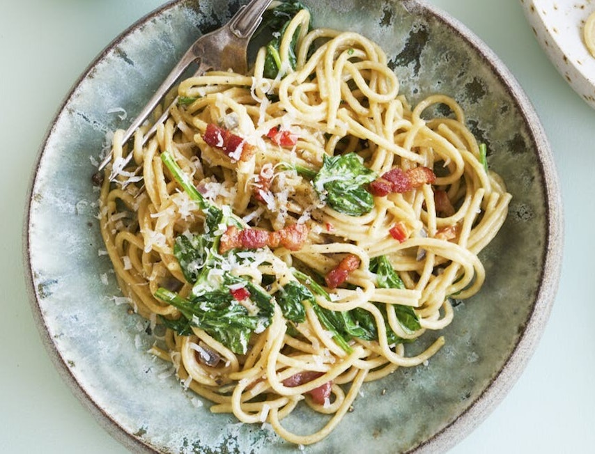 Spaghetti med pancetta og spinat