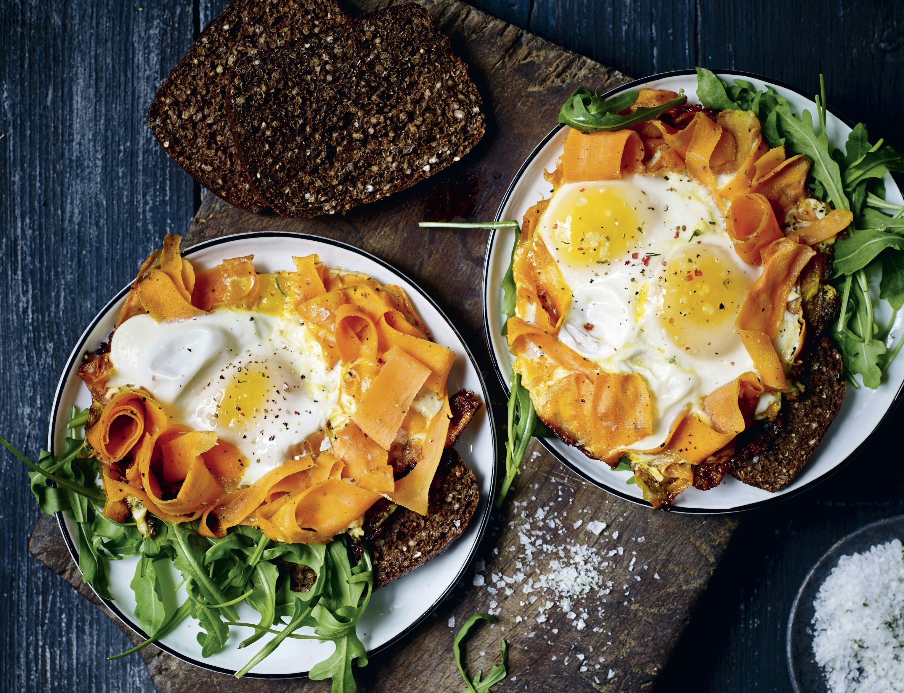 Spejlæg med gulerødder og sprød ost