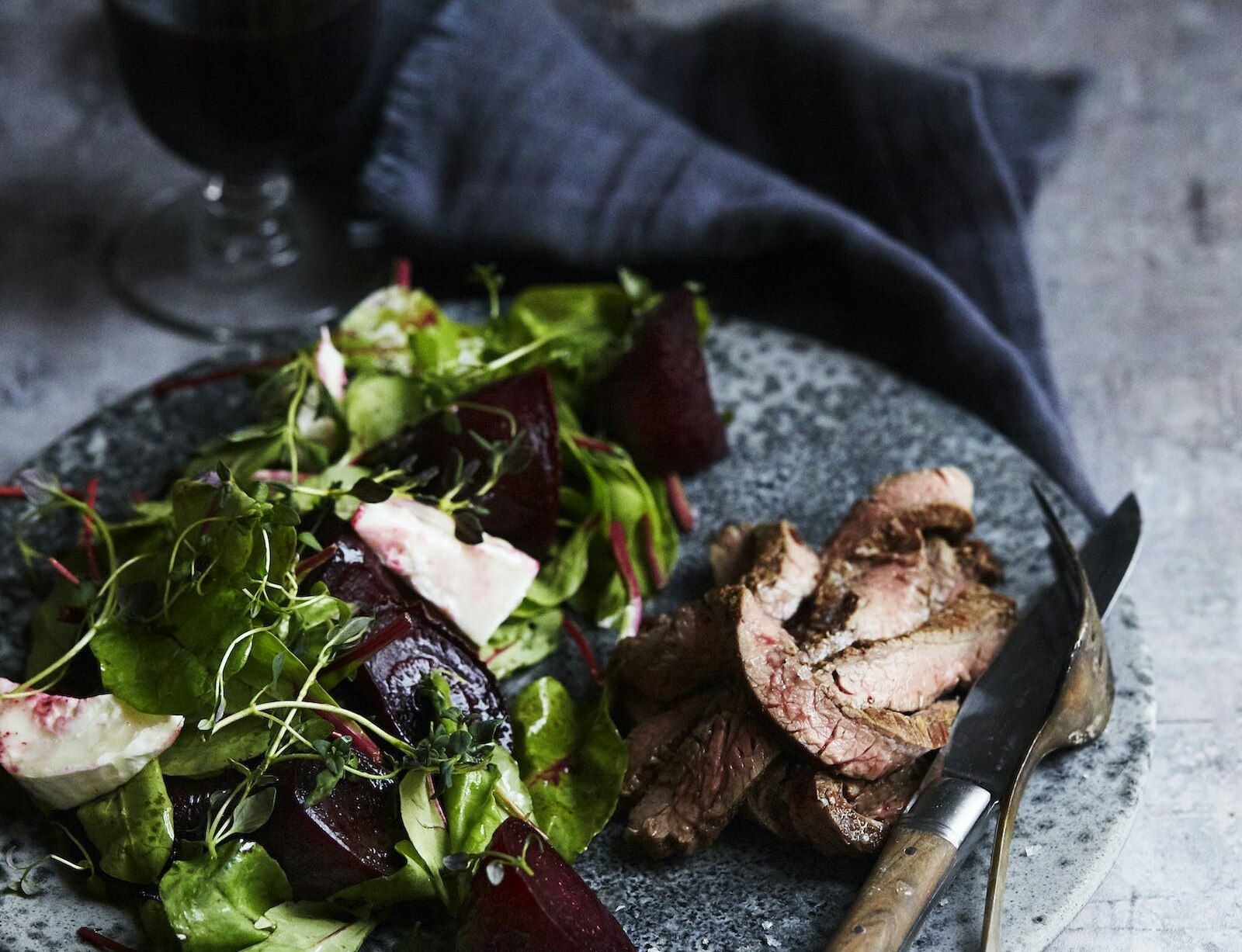 Spicy flanksteak med langtidsstegte rødbeder