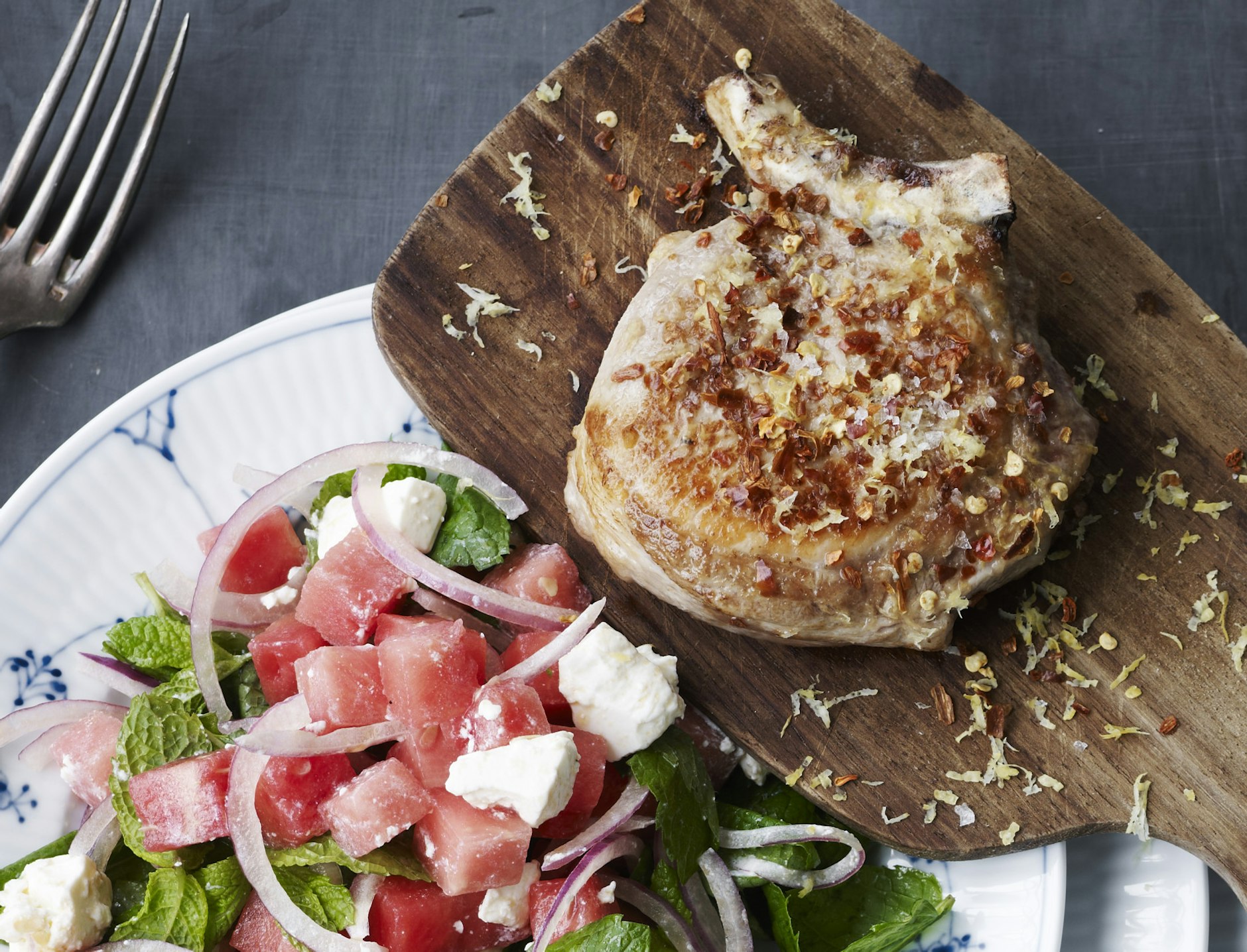 Spicy svinekoteletter og vandmelonsalat