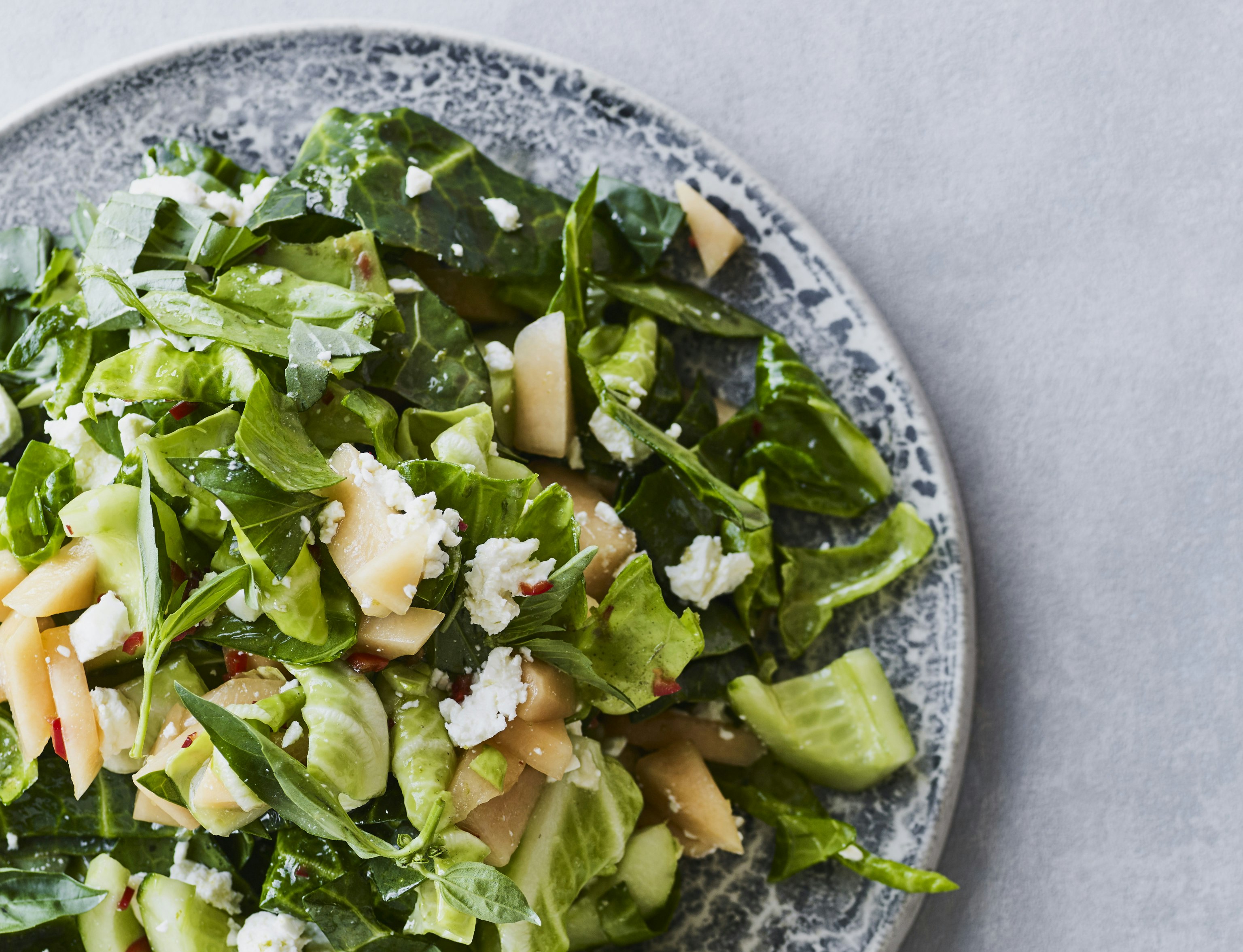 Spidskålssalat med melon og ost