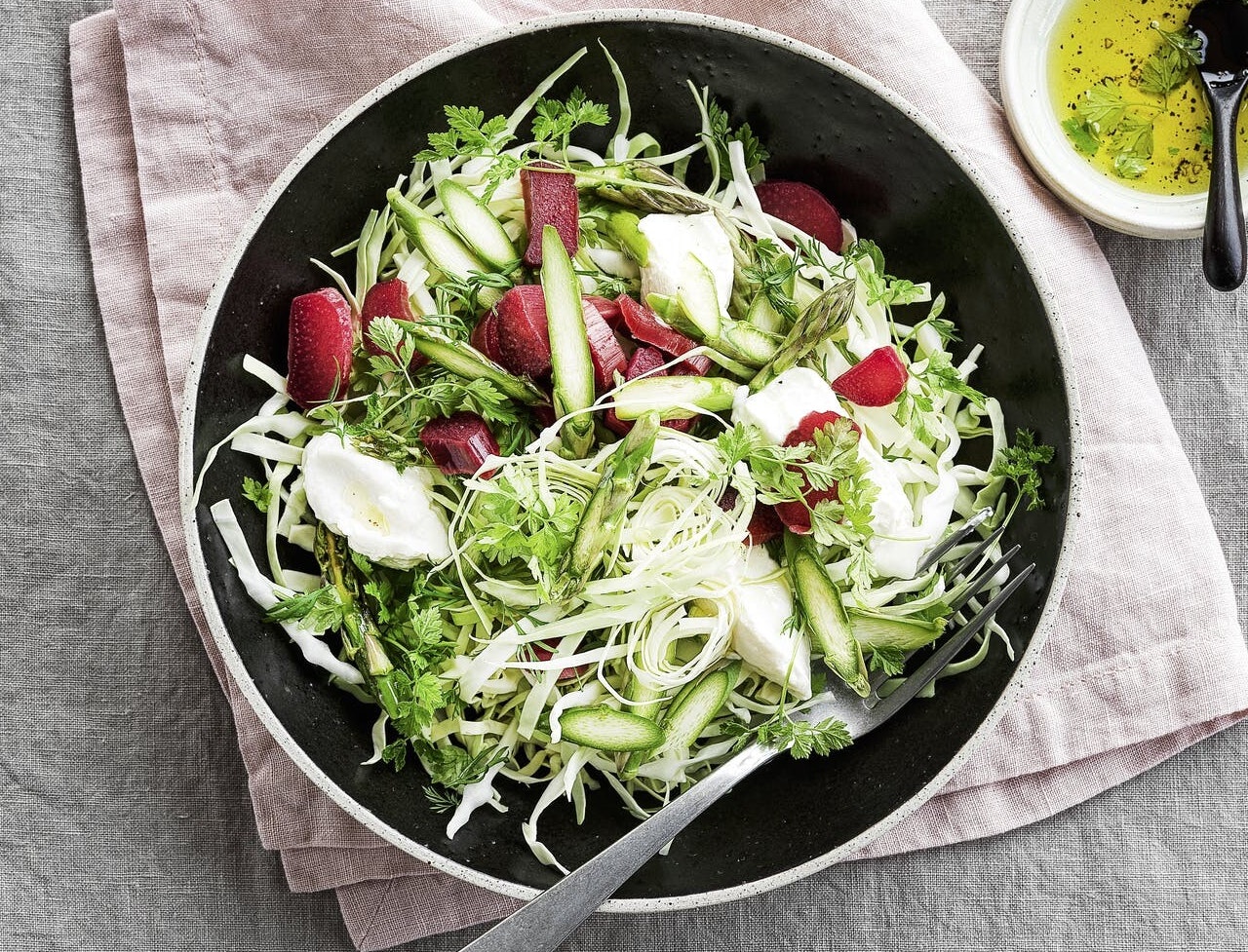 Spidskålssalat med rabarber