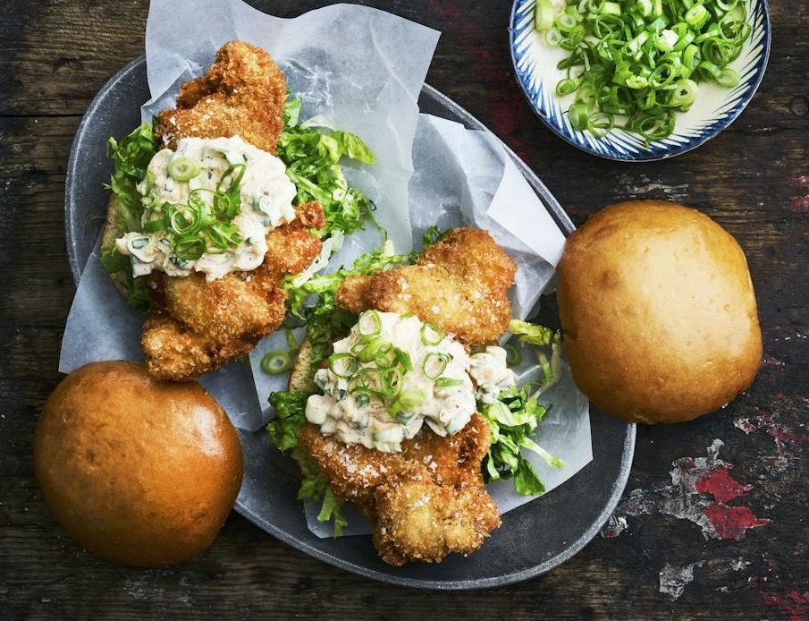 Sprød kyllingeburger med kimchi-mayo