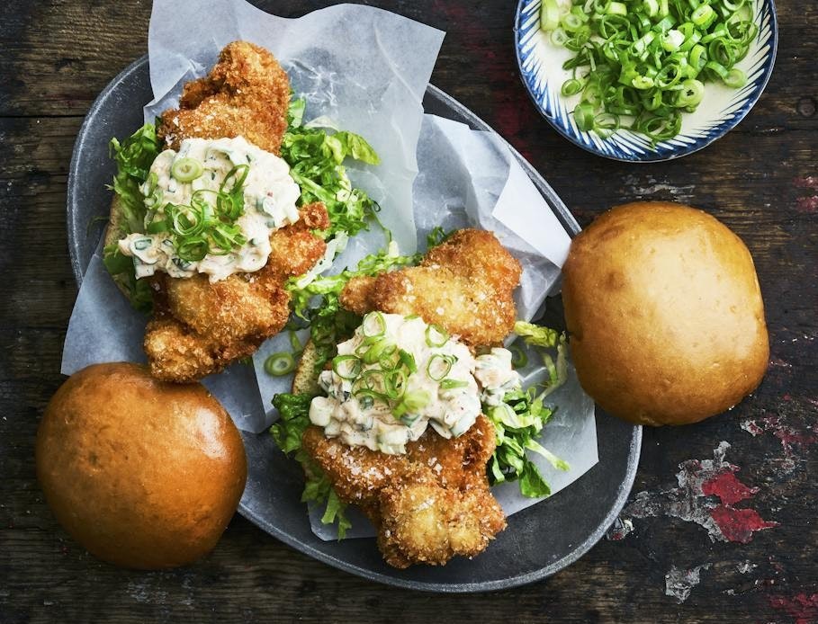 Sprød kyllingeburger med kimchi-mayo