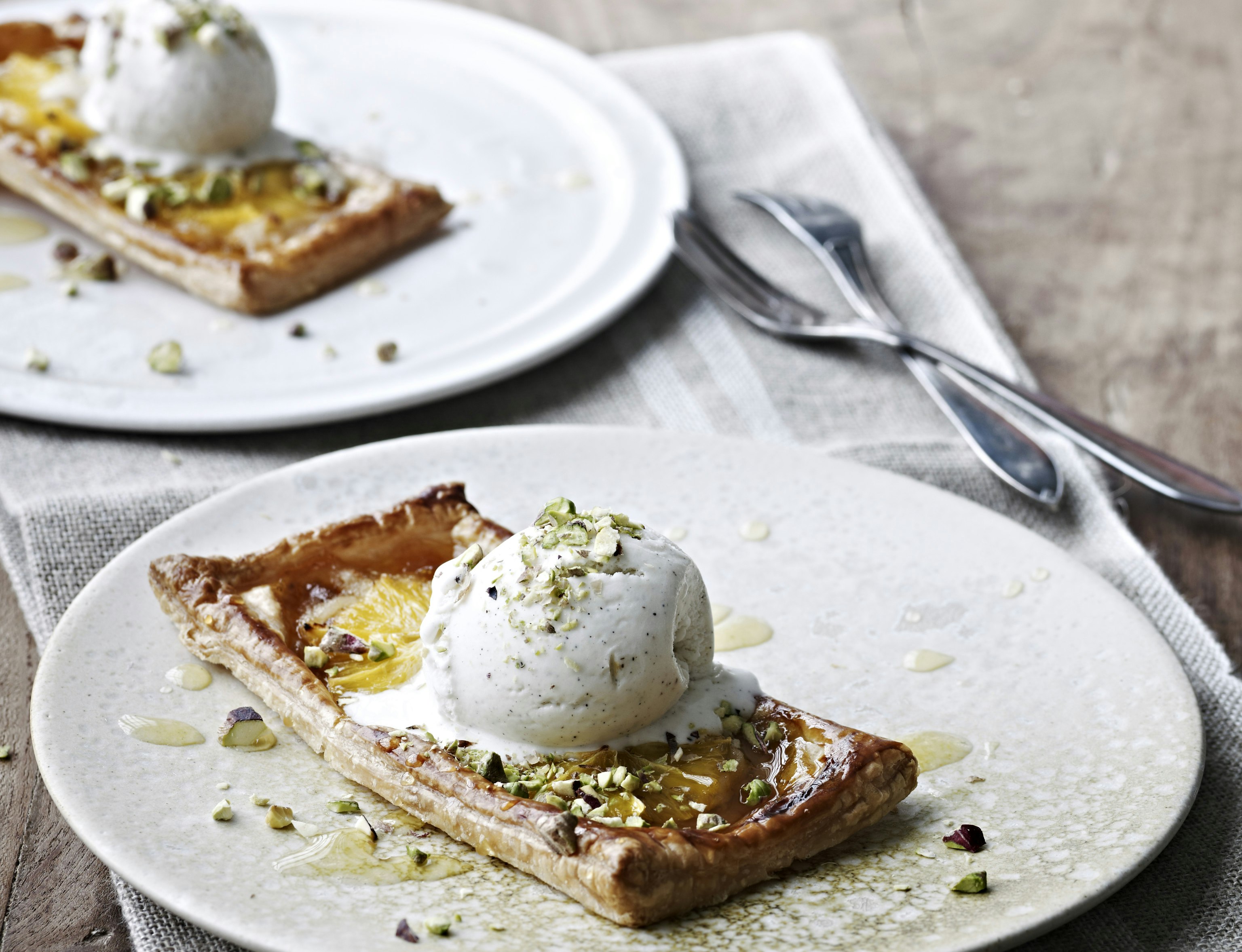 Sprøde appelsintærter med is