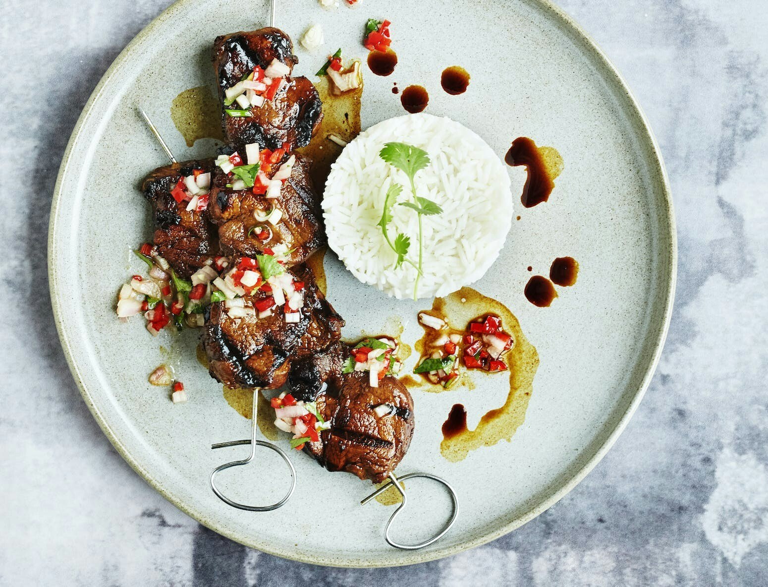 Spyd med gris i sursød-sauce