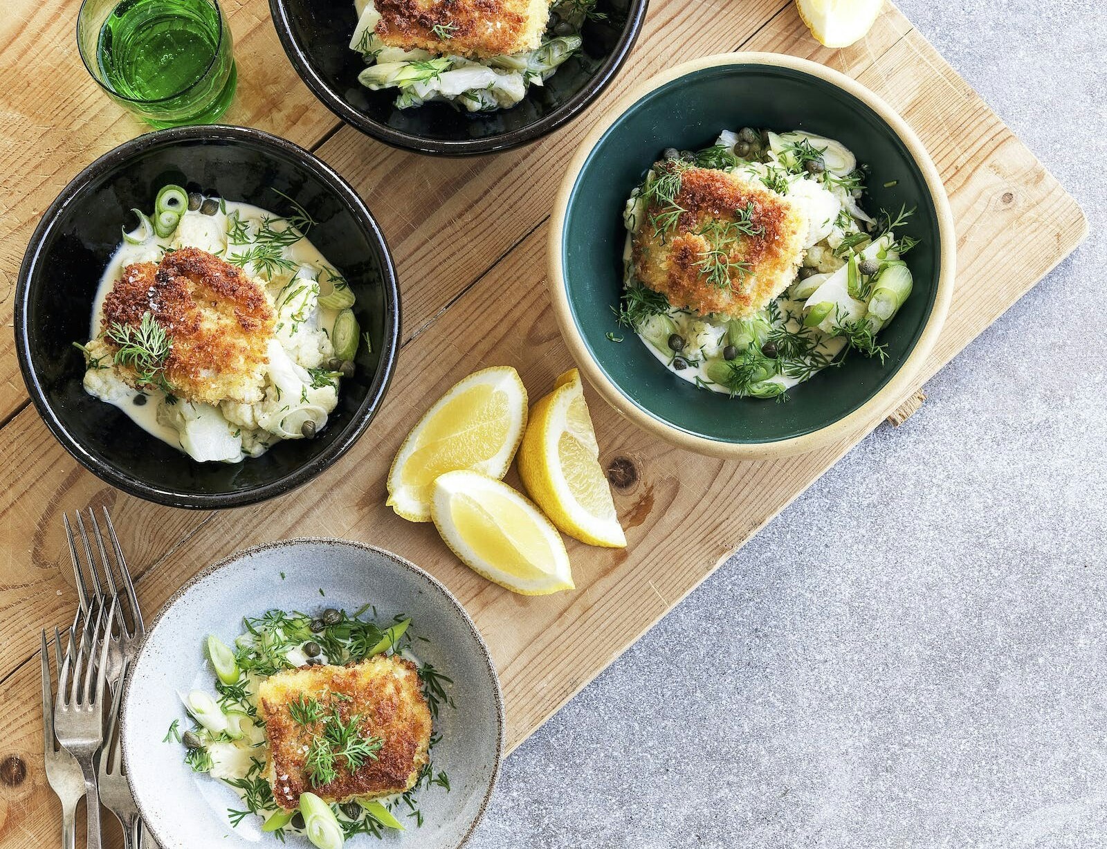 Stegt fisk med cremet blomkål og kapers
