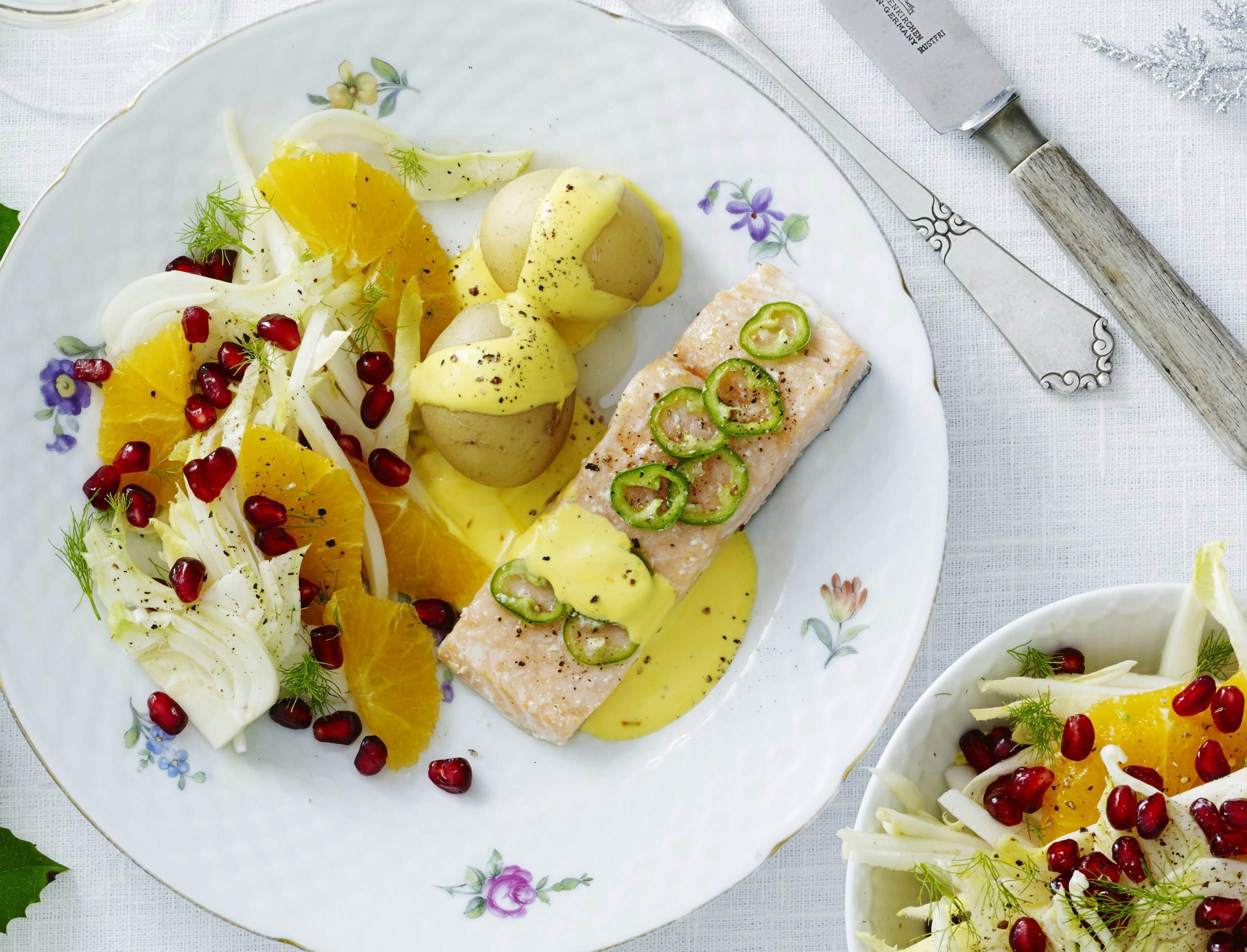 Stegt laks med julesalat og safrandressing