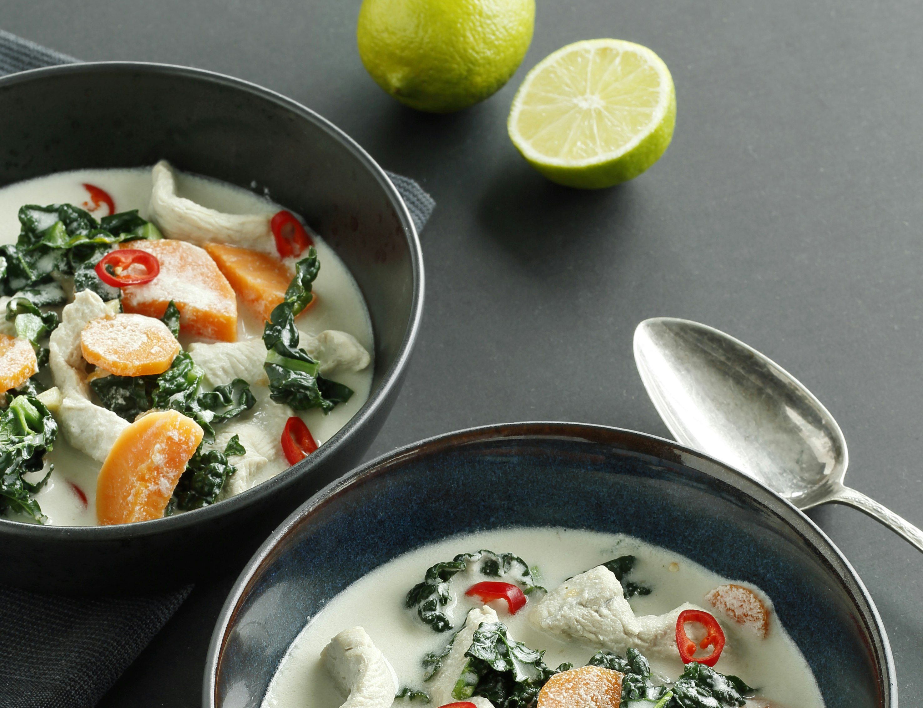 Suppe med kokosmælk og kalkun