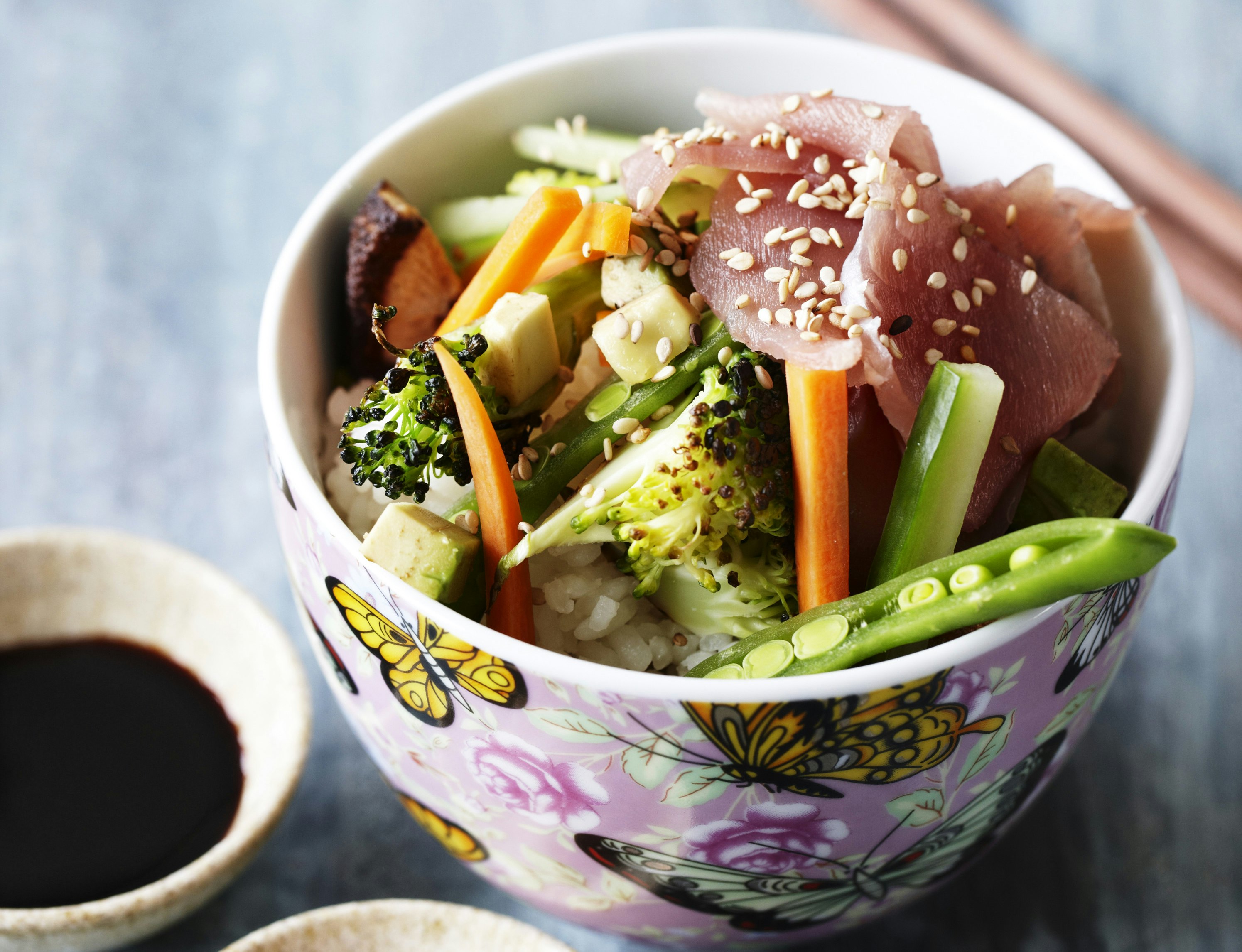 Sushi bowl med broccoli og avocado