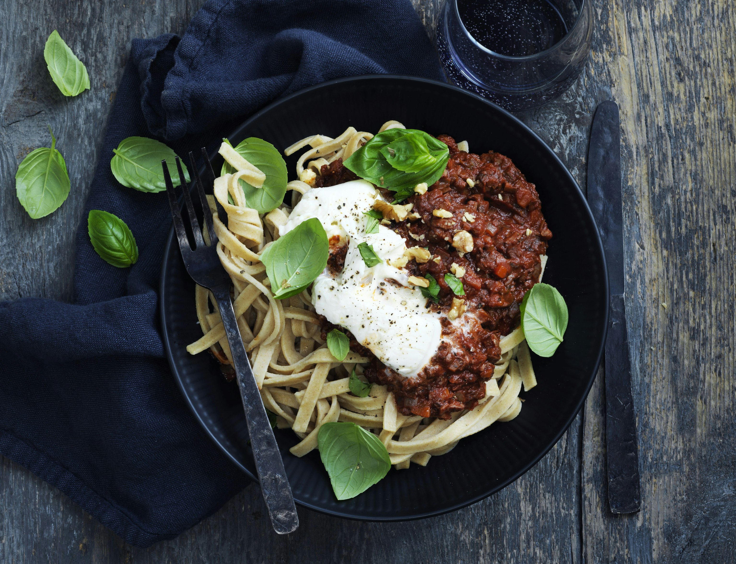 Svampebolognese med valnødder og frisk mozzarella