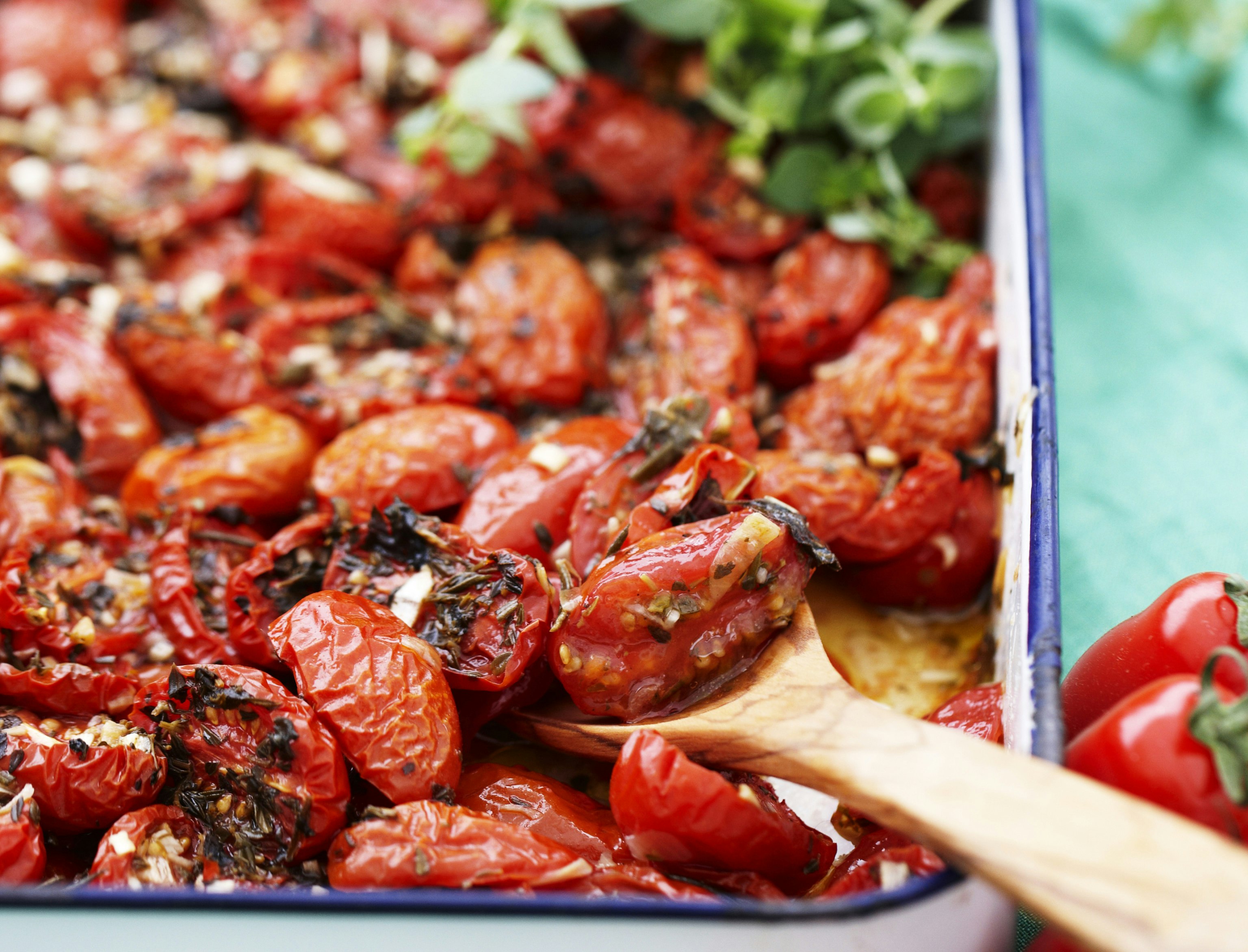 Syltede tomater med skalotteløg og krydderurter