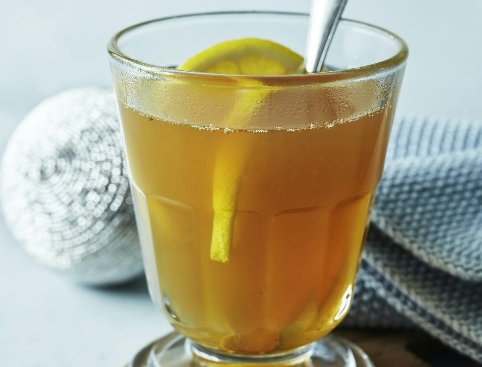 Te med ingefær, citron og honning