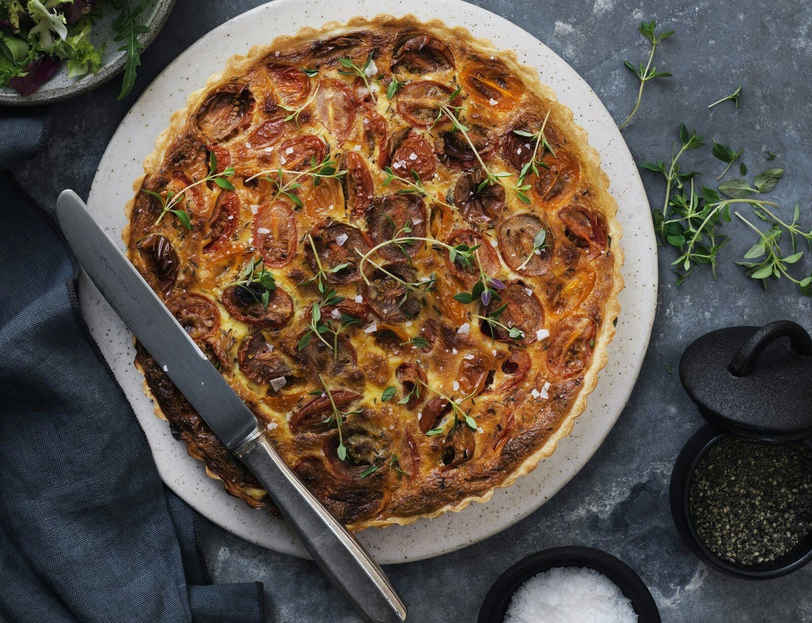 Tomattærte med løg og timian