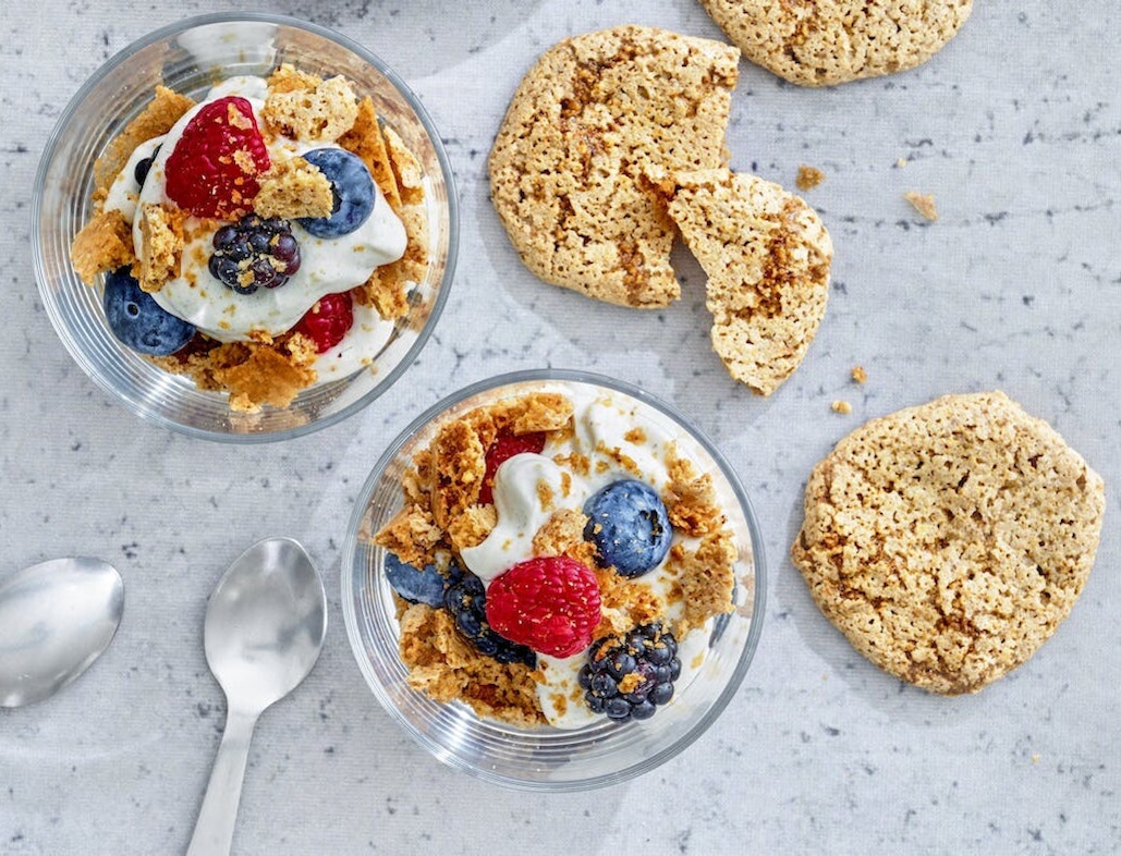 Trifli med hjemmelavede makroner