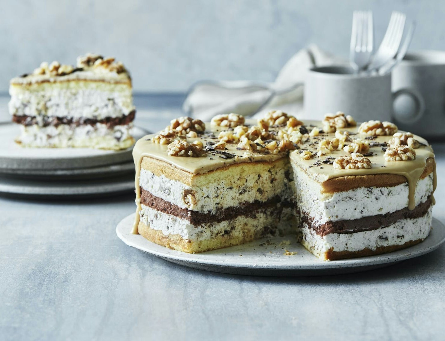 Valnøddelagkage med chokoladeskum og kaffeglasur