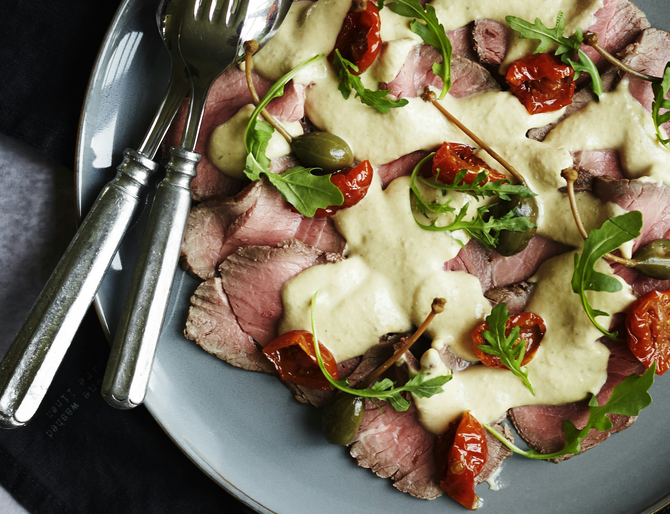 Vitello tonnato med semidried tomater
