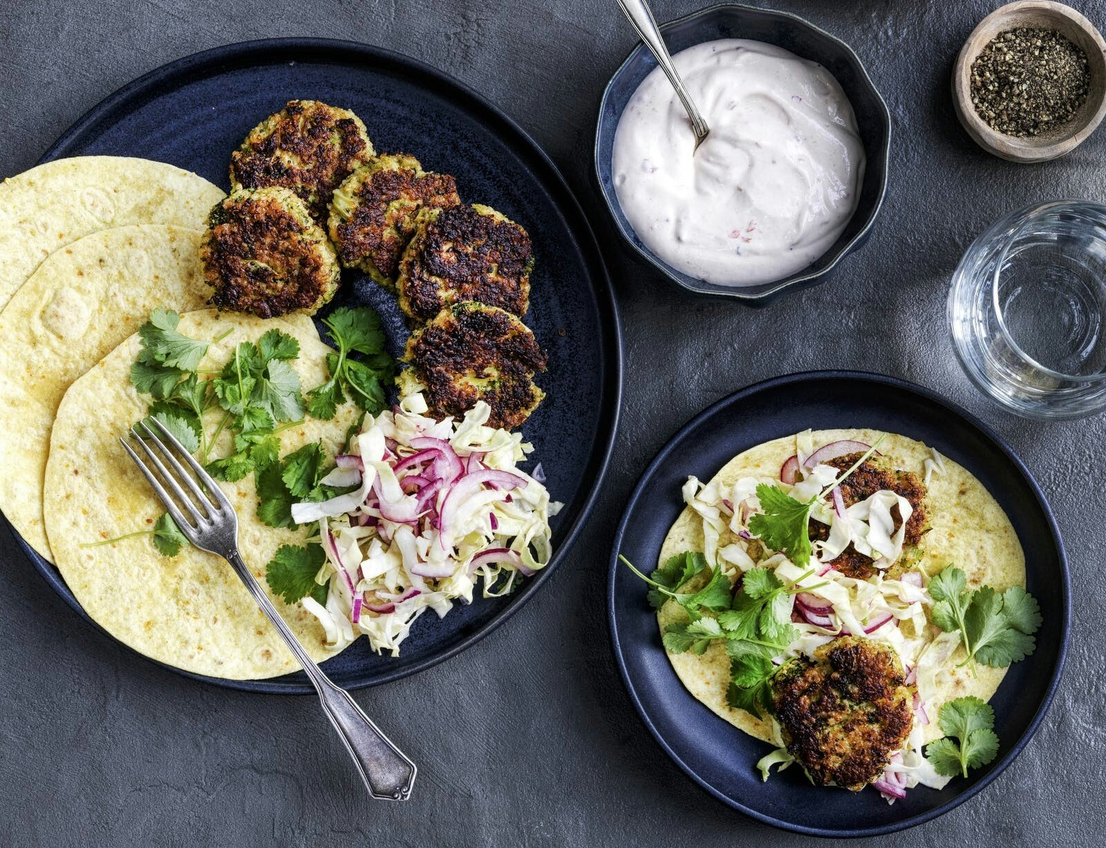 Wraps med quinoadeller og sød chilidressing